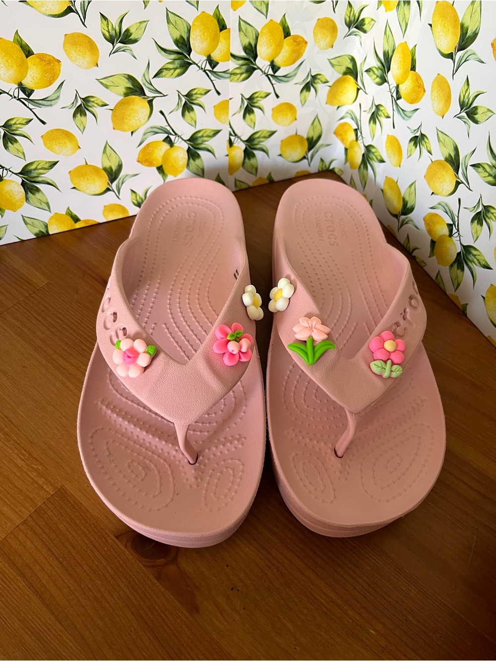 CROCS Women's Light Pink Floral Charm Flip Sandals Size W9